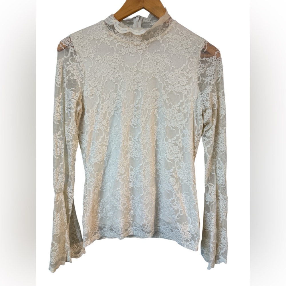 Vince Camuto White Lace Top Blouse Bell Sleeve, coquette victorian romantic Smal